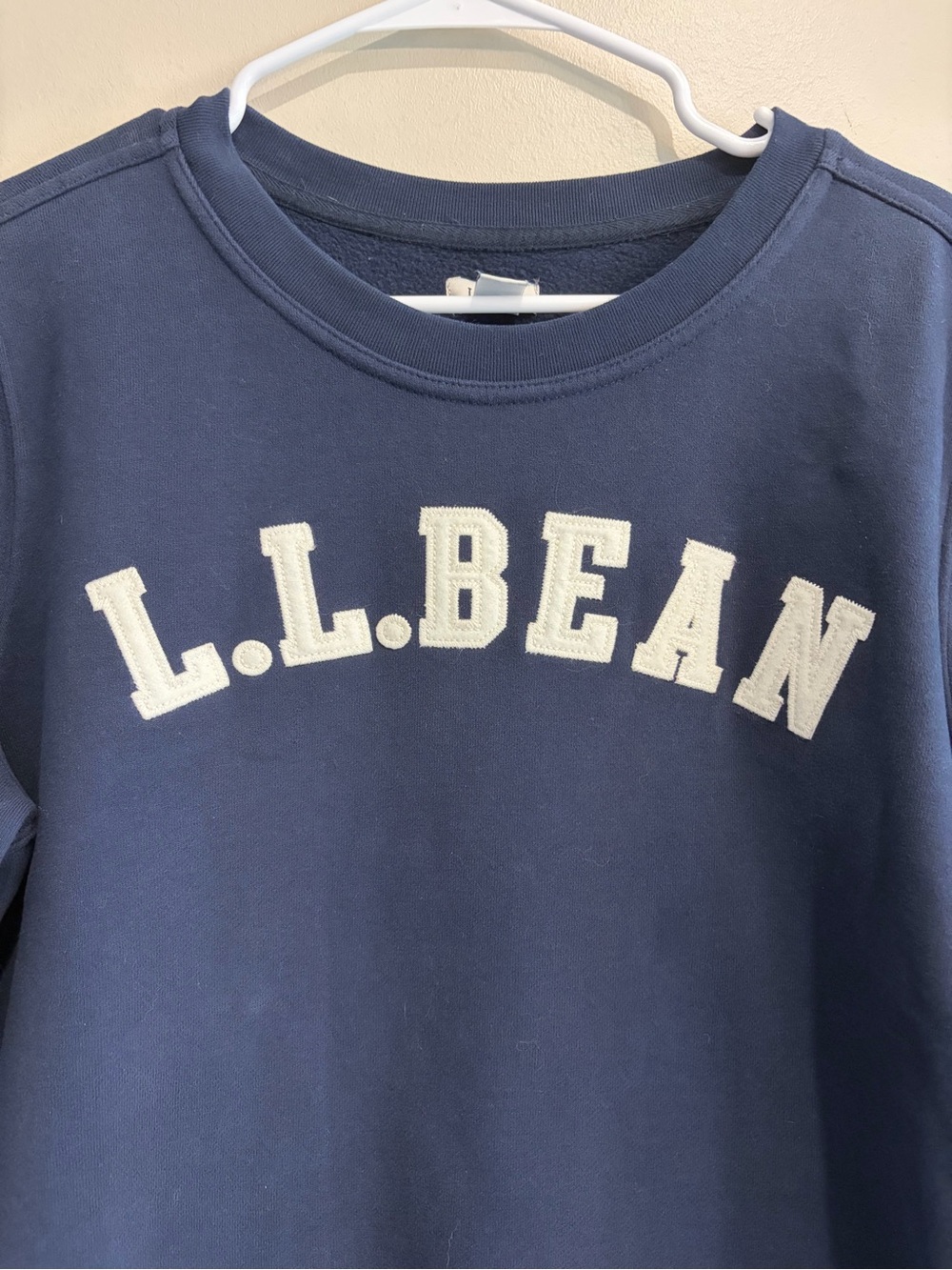Great Condition LL BEAN Sweatshirt in Size Large. Navy